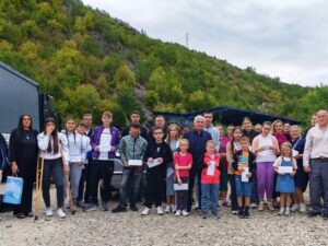 На прелазу Јариње подијељена 21 стипендија за српску дјецу с Косова и Метохије