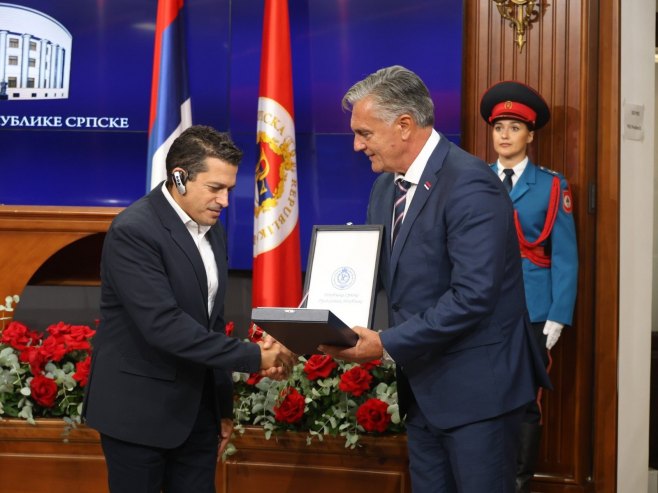 Предсједник Српске одликовао Шиклија и Пелег Орденом заставе Републике Српске