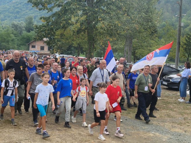 Тишину прекинуле сирене возила са ратним заставама тзв. АБиХ