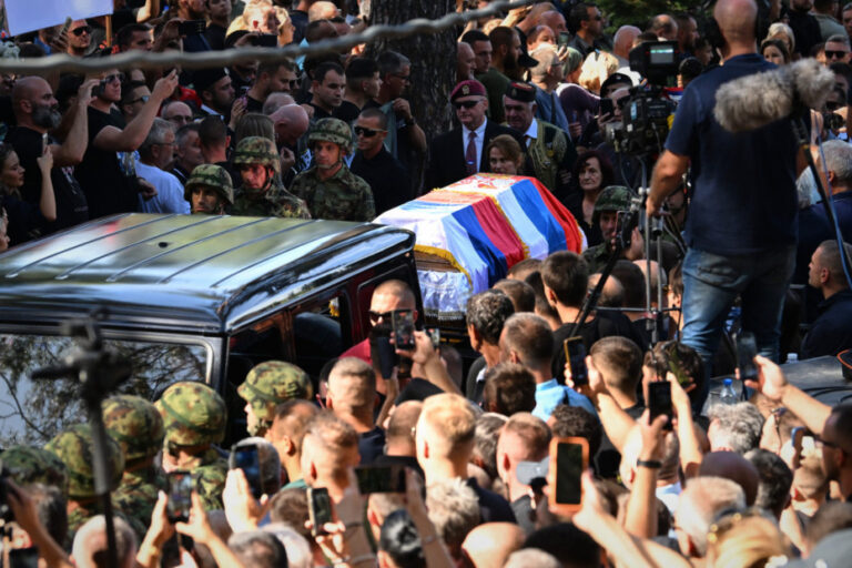Невјероватна бројка, око 160.000 људи испратило генерала Ратка Младића (фото)