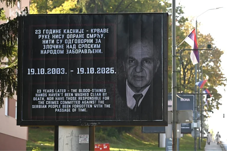 У Источном Сарајеву осванули билбоарди с ликом Алије Изетбеговића и оптужбом за злочине над Србима