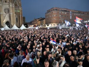 У Новом Саду одржан велики скуп листе Александра Вучића – поручено да Србије не смије стати